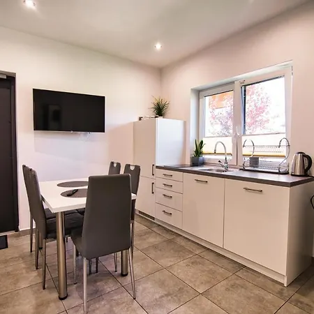 Apartamenty I Domki U Basi Zator Exterior photo